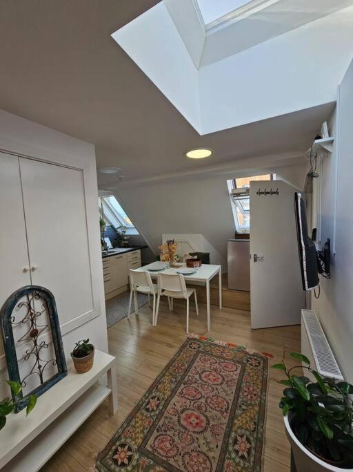 Апартаменты West Kensington Bright Flat Лондон Экстерьер фото
