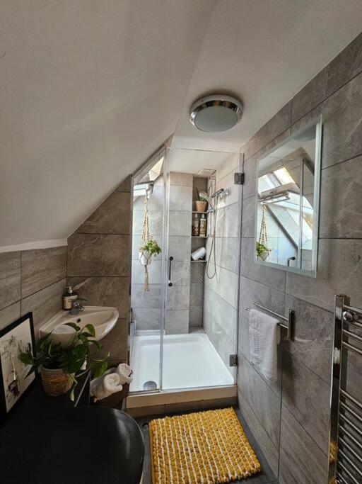 Апартаменты West Kensington Bright Flat Лондон Экстерьер фото