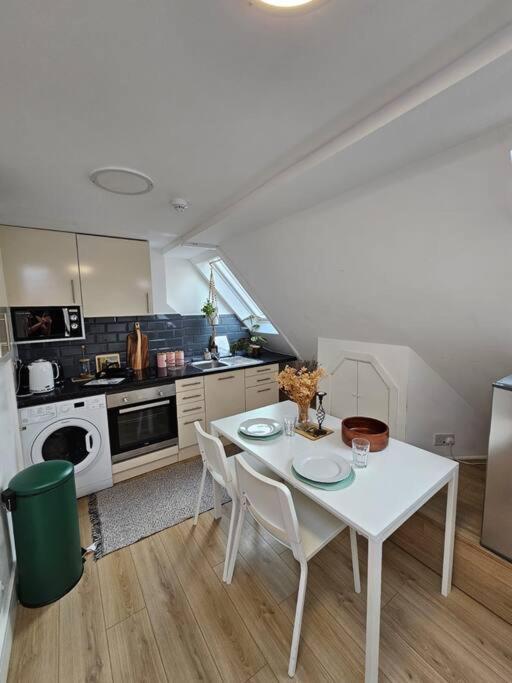 Апартаменты West Kensington Bright Flat Лондон Экстерьер фото